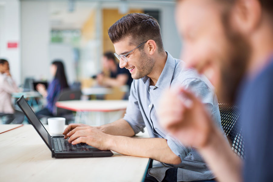guy-laptop-smile_900x600_01